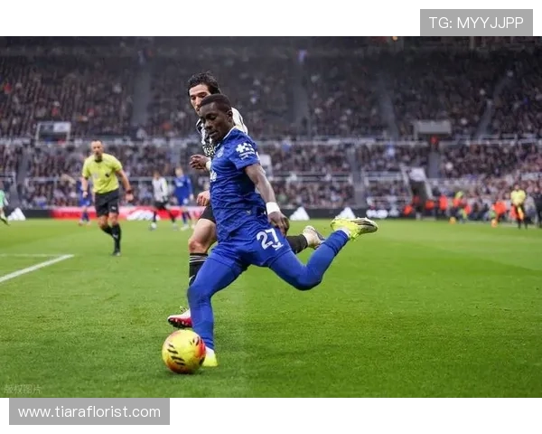 伯恩利在英超赛季中状态回暖，强势反弹备受关注