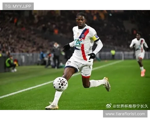 奥斯曼·登贝莱：对位阿什拉夫的速度对抗与边路博弈